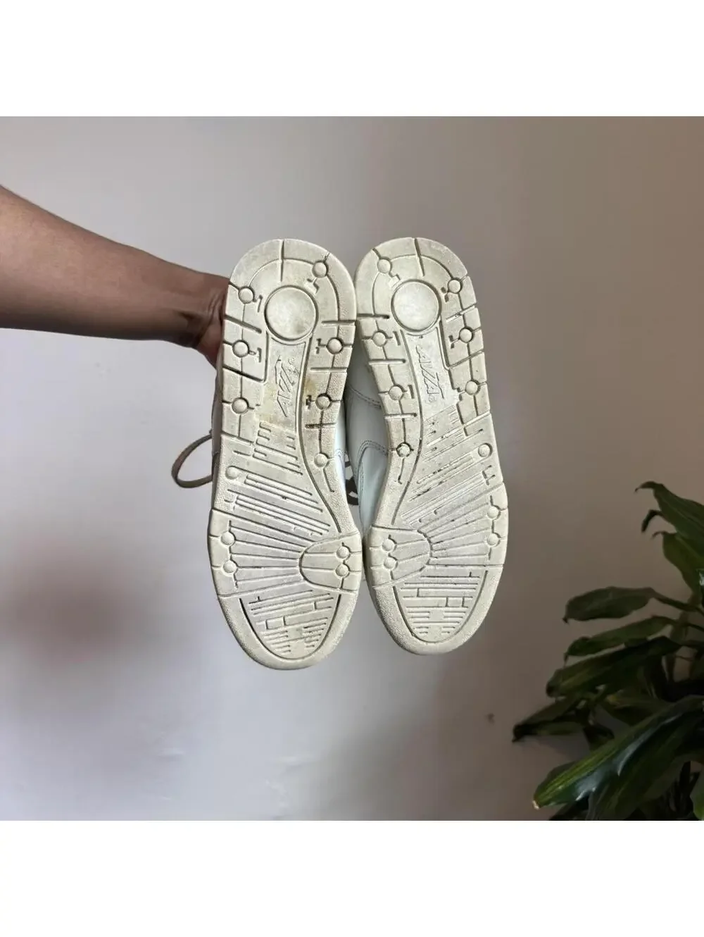 Vintage 90s Avia Cantilever High-Tops Retro White Leather‎ Sneakers size 7